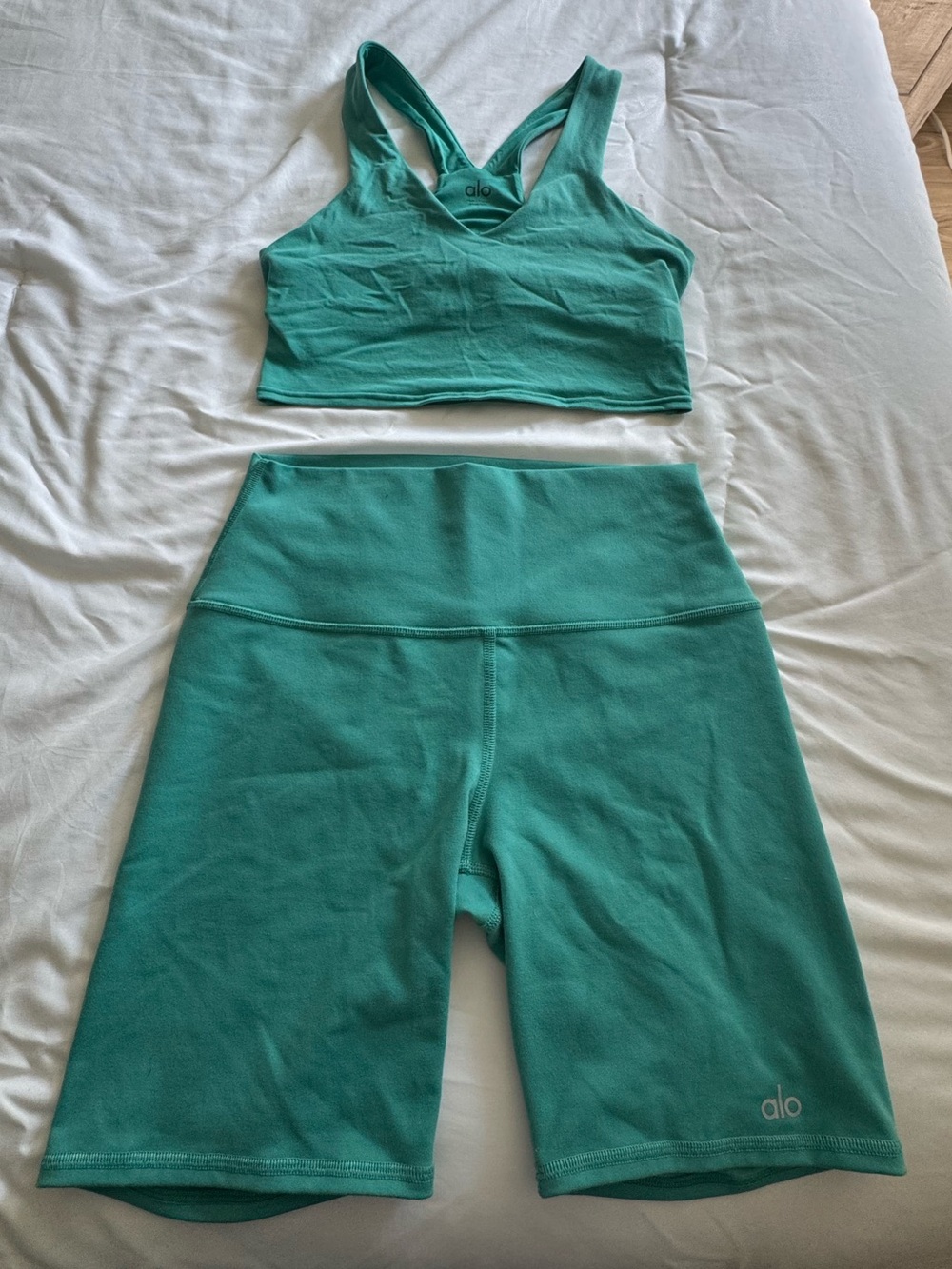 Alo Yoga High-Waist Airbrush Biker Shorts & Airbrush Real Bra Tank - Ocean Teal